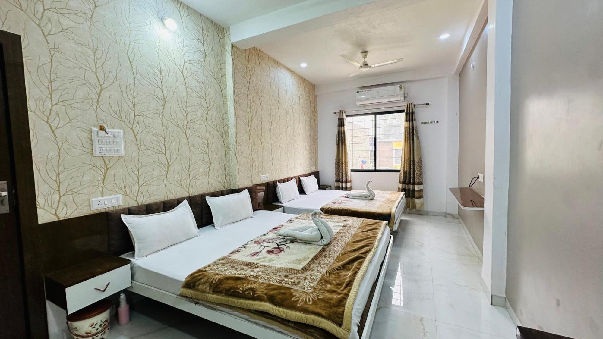 Hotel Kanha Palace Удджайн Экстерьер фото